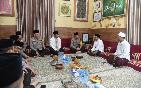 Thumbnail Berita - Kapolda Jatim Ajak Masyarakat Bondowoso Bersatu Kembali Pasca Pemilu