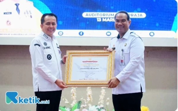 Kemenkumham Sumsel Berikan Penghargaan Kab/kota Peduli HAM Kepada Pj Gubernur Sumsel