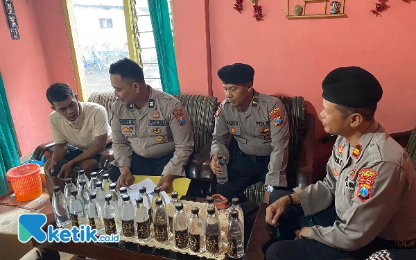 Thumbnail Berita - Patroli Pekat Semeru, Samapta Polres Situbondo Amankan Miras Arak