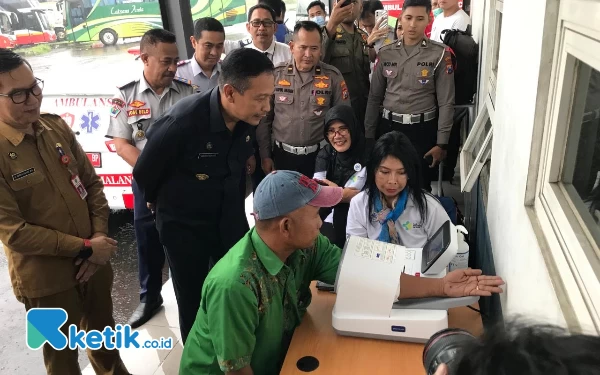 Thumbnail Berita - Jamin Mudik Aman, 118 Sopir Bus Dapat Pemeriksaan Kesehatan Gratis