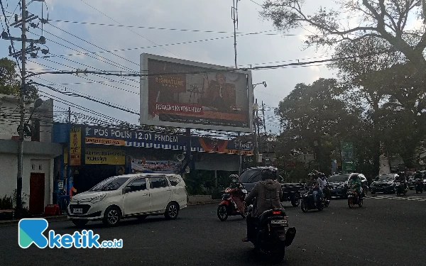 Thumbnail Berita - Baru Bisa Nyetir Mobil dan Terjebak Macet di Tanjakan? Jangan Panik, Ikuti cara Ini