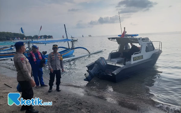 Thumbnail Berita - Jaga Keselamatan Wisatawan, Polairud Polres Situbondo Siagakan Kapal Patroli