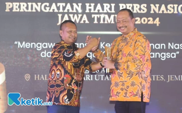 Thumbnail Berita - Ketua KONI Jatim Raih Sport Achievement Award dari PWI