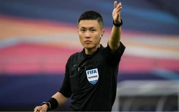 Thumbnail Berita - 4 Keputusan Wasit Shen Yinhao yang Bikin Netizen Indonesia Mencak-Mencak di Semifinal Piala Asia U-23