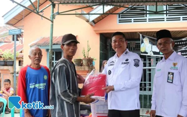 Thumbnail Berita - Tinjau Lokasi Kebakaran, Pj Wali Kota Pagaralam Serahkan Bantuan kepada Korban