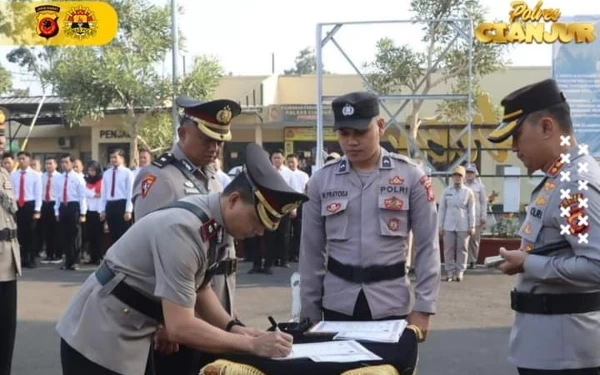 Thumbnail Berita - Polres Cianjur Gelar Sertijab dan Kenaikan Pangkat, Ini Pesan Kapolres