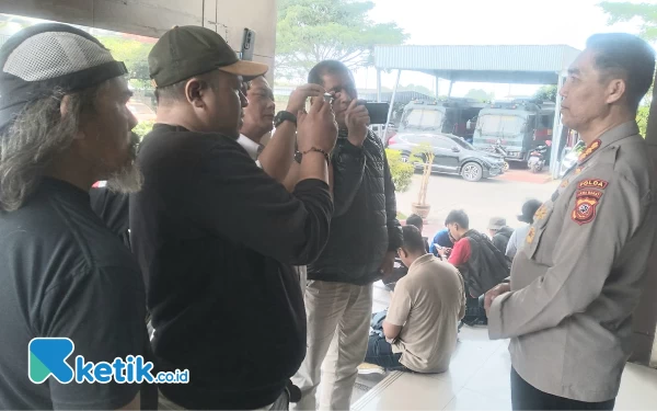 Thumbnail Berita - 1 dari 3 DPO Kasus Vina Cirebon Ditangkap Polda Jabar di Bandung