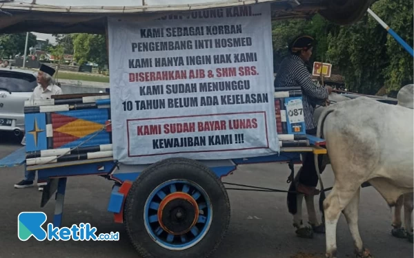 Thumbnail Berita - Kerahkan 10 Gerobak Sapi, Konsumen Malioboro City Kembali Sampaikan Aspirasinya ke Pemkab Sleman