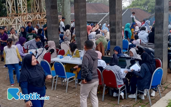 Thumbnail Pemeriksaan kesehatan gratis di Car Free Day Kota Batu, Minggu (9/6/2024). (Foto: Sholeh/ketik.co.id)