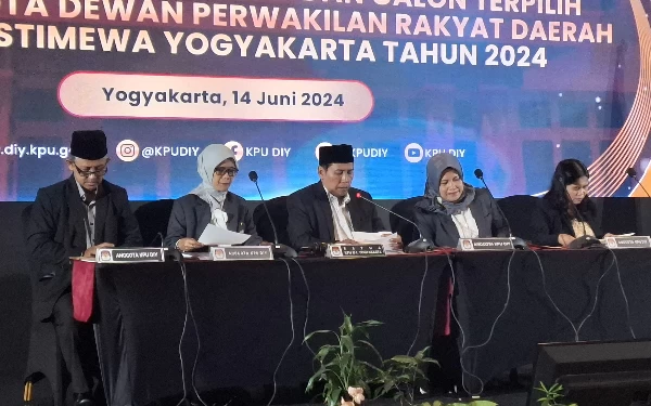 Thumbnail Berita - KPU DIY Tetapkan 55 Anggota DPRD DIY Terpilih Periode 2024-2029, Terdapat 29  Petahana