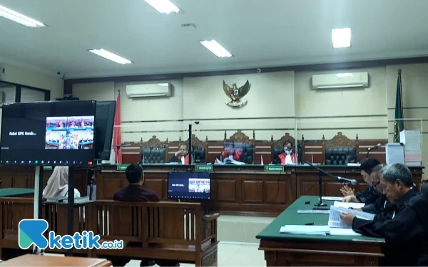 Ajukan Eksepsi, Mantan Bupati Probolinggo dan Suami Keberatan Pasal Gratifikasi dan TPPU