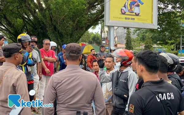 Thumbnail Berita - Polisi Tangkap Dua Pelaku Pengeroyokan Driver Taksi Online di Bandara DEO Sorong