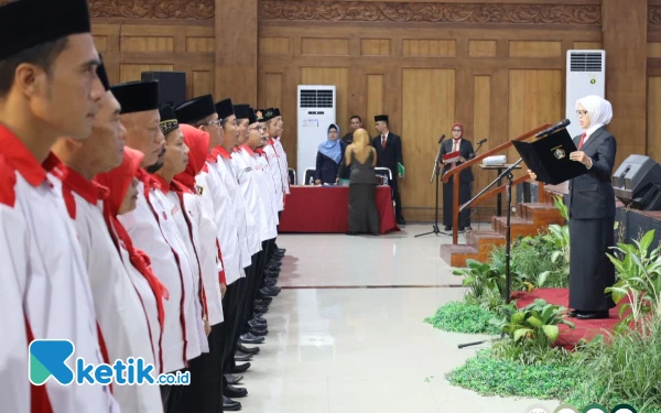 Bupati Blitar Rini Syarifah Serahkan SK Pengukuhan BPD Kabupaten Blitar