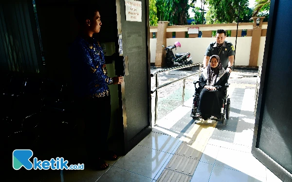 Thumbnail Potret pelayanan berintegritas kepada kaum disabilitas di Pengadilan Agama Purwodadi, Kabupaten Grobogan, Jawa Tengah, Rabu (17/7/2024). (Foto: Achmad Fazeri/Ketik.co.id)