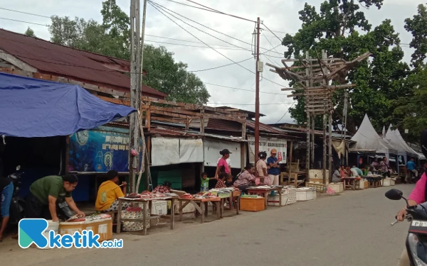 Thumbnail Berita - DPRK Desak Pemkab Segera Relokasi Pedagang ke Pasar Snonbukor