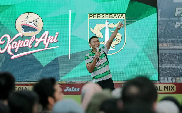 Thumbnail Berita - Pemain dan Manajemen Persebaya Geruduk Pabrik Kopi di Sidoarjo, Ada Apa?