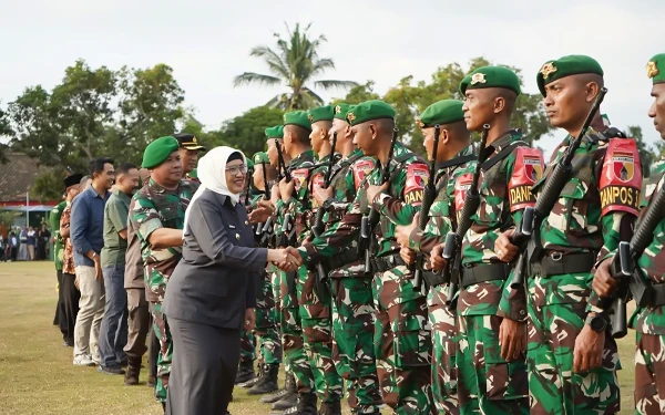 Thumbnail Berita - Pj Bupati Lumajang Sambut Kepulangan Prajurit TNI dari Papua