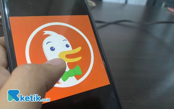 Thumbnail Berita - Jadi Sarang Judi Online, DuckDuck Go Diblokir Kominfo