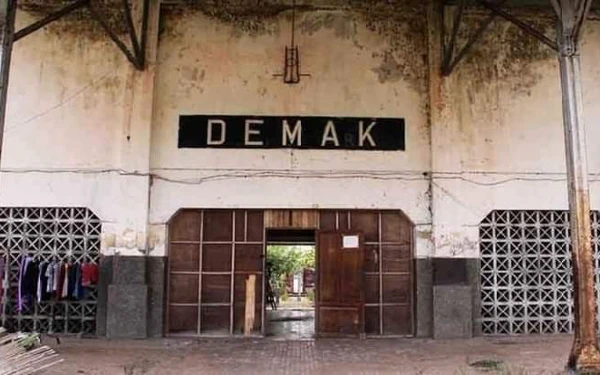 Thumbnail Berita - Menengok Stasiun Demak Tempo Dulu, Jejak Sejarah Peninggalan Penjajah Belanda