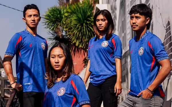 Thumbnail Berita - Arema FC Rilis Jersey Liga 1, Simbol Cerahnya Harapan