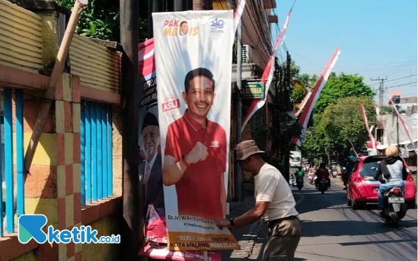 Thumbnail Berita - Satpol PP Tertibkan Banner Eks Pj Wali Kota Malang Wahyu Hidayat