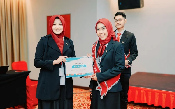 Thumbnail Berita - Bikin Bangga, Ervina Rizqi Raih Gelar Best Delegate pada International Volunteer di Malaysia