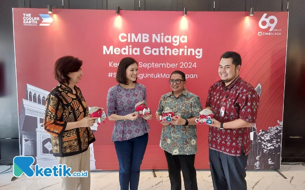 Thumbnail Berita - Harpelnas 2024, CIMB Niaga Terapkan Work From Heart Optimalisasi Layanan Pelanggan di Kediri