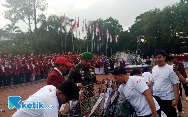 Thumbnail Berita - Pelepasan Ribuan Burung Tandai Pembukaan Pesmaba Gen 24 UMM