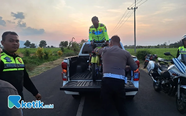 Thumbnail Berita - Diduga Terlibat Balap Liar, 2 Sepeda Motor Diamankan Satlantas Polres Situbondo