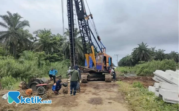 Thumbnail Berita - Pemda Pasaman Barat Bangun Jembatan Menuju Pantai Sikabau