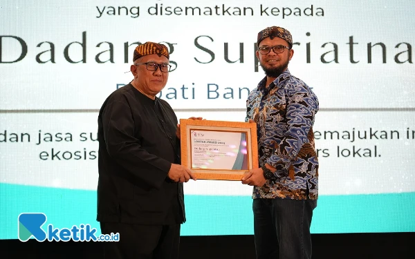 Thumbnail Berita - Jamin Kemerdekaan Pers, Bupati Bandung Raih Lontar Award