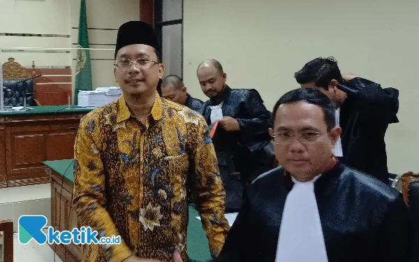 Thumbnail Berita - Jalani Sidang Perdana, Gus Muhdlor Ganti Istilah Pemontongan Insentif  dengan Sedekah