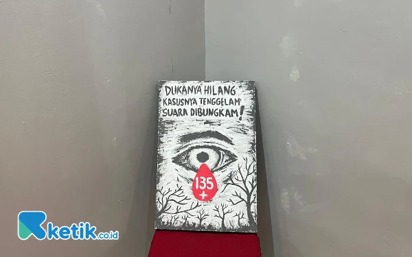 Thumbnail Berita - Dua Tahun Tragedi Kanjuruhan, Mahasiswa FIB UB Ajak Masyarakat Rawat Ingatan Lewat Pameran Seni