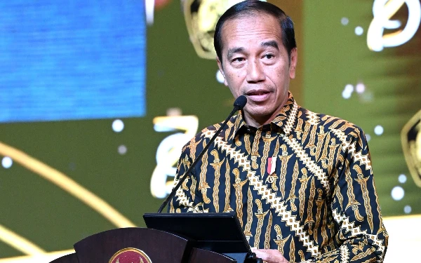 Thumbnail Berita - Jokowi Apresiasi Kementerian ESDM Soal Pembangunan 108 Smelter