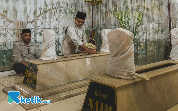 Thumbnail Berita - Ziarah Makam Mbah Batu, Paslon NH Mohon Restu dan Kelancaran Pilkada Kota Batu