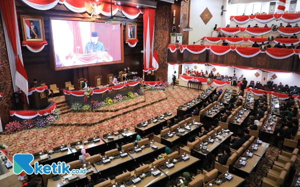 Thumbnail Berita - Sidang Paripurna DPRD Jatim Peringati Hari Jadi Ke-79 Jatim, Ini Harap Pj Gubernur