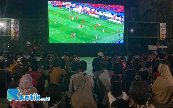 Thumbnail Berita - Meriah! Nobar Timnas Indonesia vs China Jadi Momen Kebersamaan Warga Sidosermo Indah Surabaya