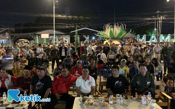 Thumbnail Berita - Bambang-Bayu Gelar Nobar Timnas Indonesia vs China, Gaungkan Program Unggulan di Kota Blitar