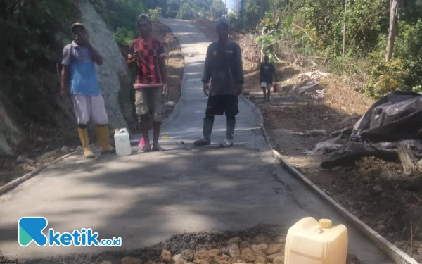 Thumbnail Berita - Pembangunan Jalan Produksi Desa Sambiki Kecamatan Obi Halsel Dongkrak Ekonomi Masyarakat