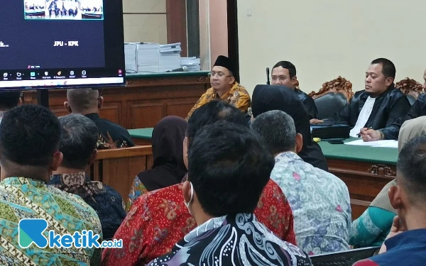 Thumbnail Berita - Sidang Korupsi Honor, Gus Muhdlor Mengaku Lega Usai Bertanya ke 22 Staf BPPD Sidoarjo