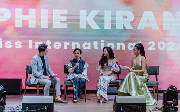 Thumbnail Ibu Putri Kusuma Wardani menyampaikan kesan dan pesan saat membuka acara konferensi pers Puteri Indonesia Lingkungan 2024 Sophie Kirana (Foto: Sophie for Ketik.co.id)