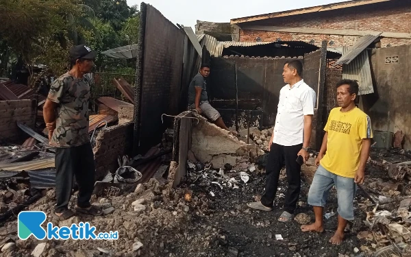 Thumbnail Berita - Tiga Unit Rumah di Babahrot Terbakar, Cawabup Abdya Yusran Salurkan Bantuan