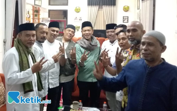 Thumbnail Berita - Ribuan Warga Minang Deklarasi Dukung Pasangan Dadang Supriatna-Ali Syakieb