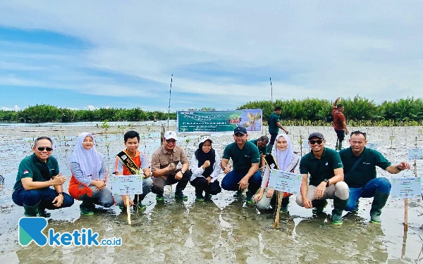 Thumbnail Berita - Lestarikan Hutan Bakau, DLH Aceh Singkil Bersama PT. PLB Tanam 5000 Bibit di Pesisir Singkil Lama