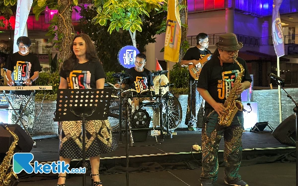 Thumbnail Berita - Dukung Musik Jazz Surabaya, Onedeck Fusion Vibes Vol 3 Dapat Sambutan Penikmat Musik