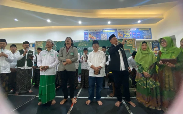 Thumbnail Selain pengurus Muslimat NU Cianjur, hadir juga jajaran pengurus PCNU, lembaga, dan badan otonom serta tamu undangan lainnya (08/11/2024) (Foto: Ai Habibah for Ketik.co.id)