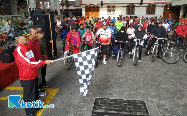 Thumbnail Berita - Peringati Hari Pahlawan, Ponpes di Kediri Gelar Gowes Bahagia