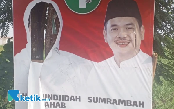 Thumbnail Berita - Banner Cabup Jombang Mundjidah-Sumrambah Dirusak Orang Tak Dikenal