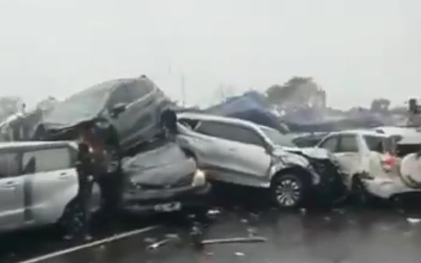 Tabrakan Beruntun di Tol Cipularang KM 92, Sejumlah Kendaraan Tertumpuk