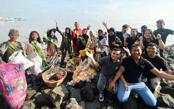 Thumbnail Berita - Semangat Hari Pahlawan, Mercure Surabaya dan Tunas Hijau Gelar Aksi Bersih-Bersih Pantai Kenjeran